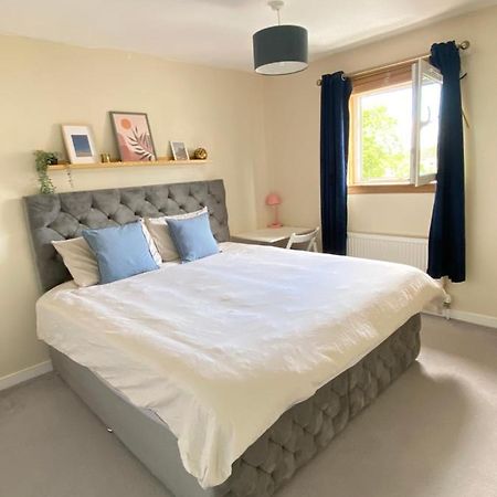 Cozy Bedroom In Shared Accommodation With Free Parking Единбург Екстериор снимка
