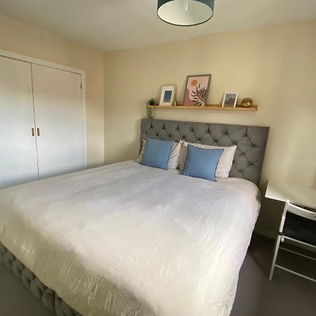 Cozy Bedroom In Shared Accommodation With Free Parking Единбург Екстериор снимка
