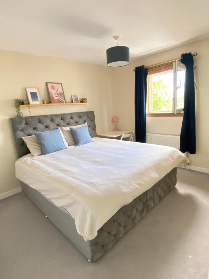 Cozy Bedroom In Shared Accommodation With Free Parking Единбург Екстериор снимка