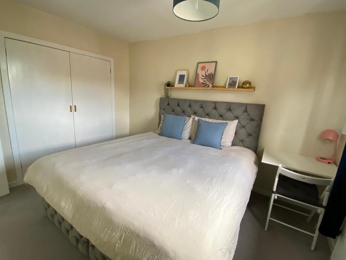Cozy Bedroom In Shared Accommodation With Free Parking Единбург Екстериор снимка