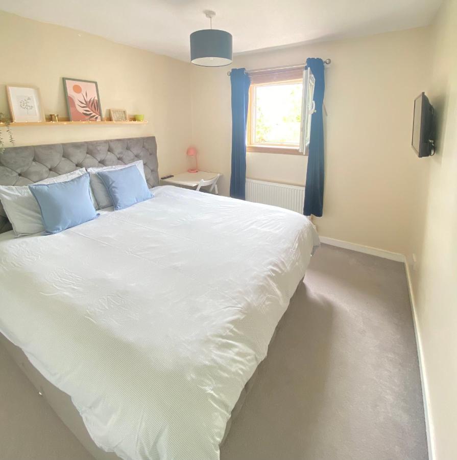 Cozy Bedroom In Shared Accommodation With Free Parking Единбург Екстериор снимка